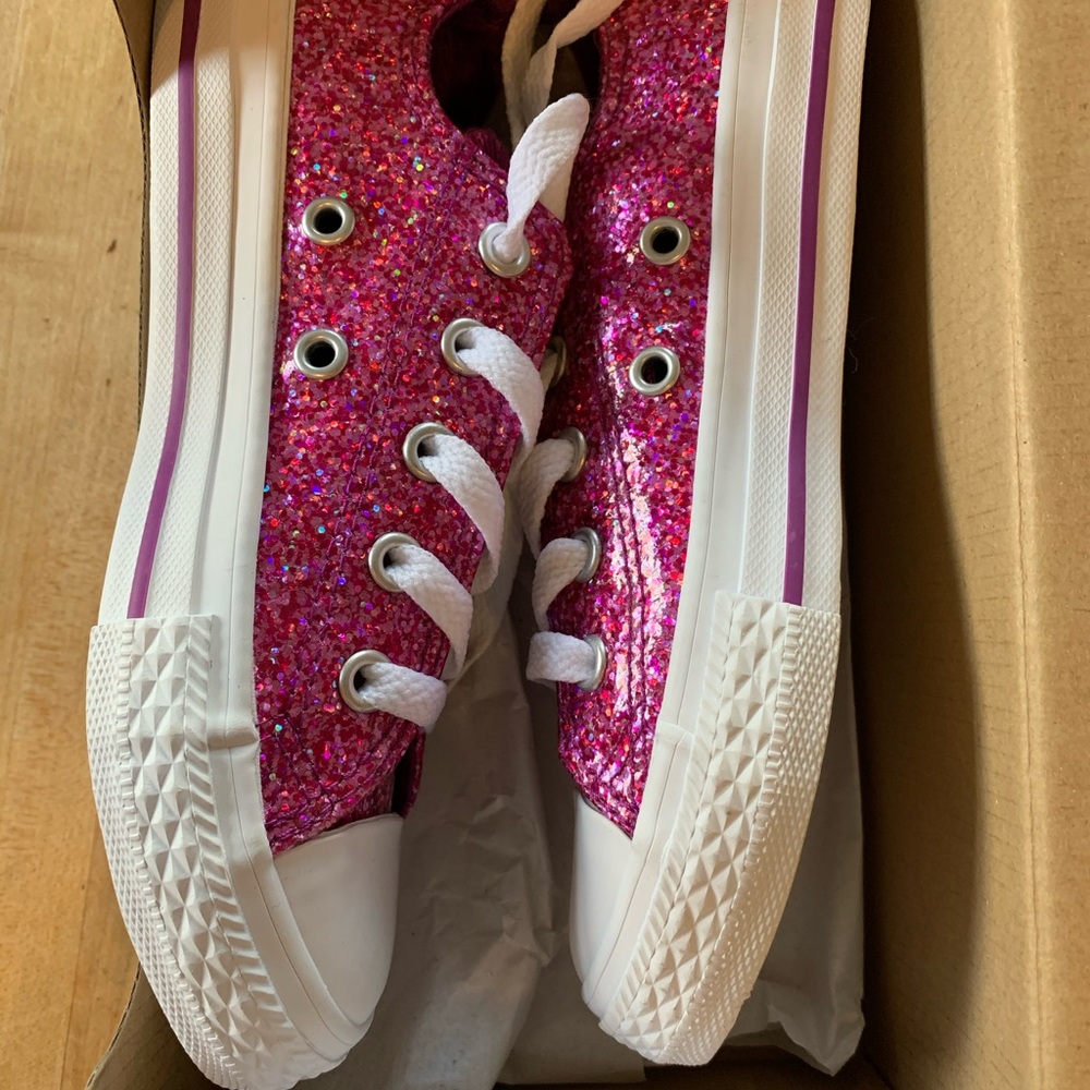 Girl’s converse